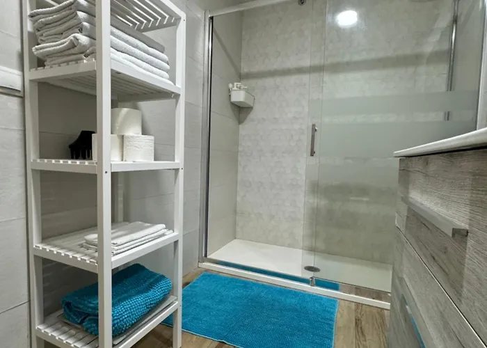 Alex - Your Away Including Breakfast - In A Real Couette-café