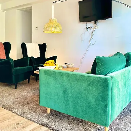 Nocleg ze śniadaniem Alex - Your Away Including Breakfast - In A Real *