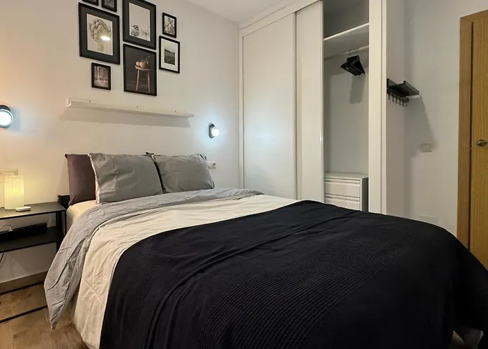 Alex - Your Away Including Breakfast - In A Real 丰希罗拉